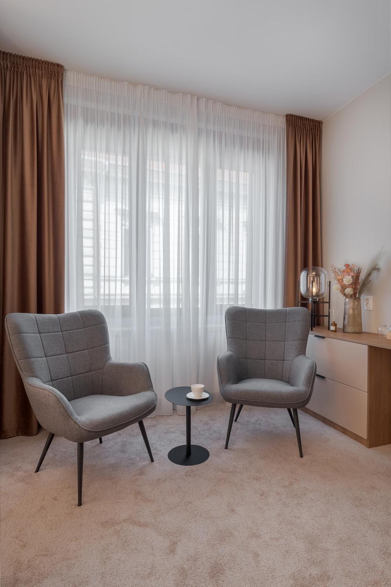 Oasis Rooms Oradea Exterior photo